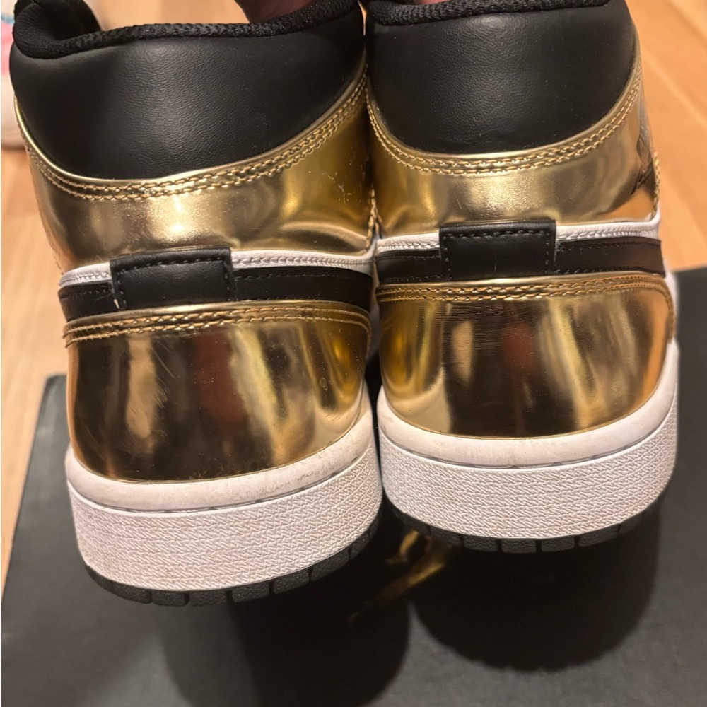 Air Jordan 1 Mid SE Metallic Gold - Picture 6 of 8